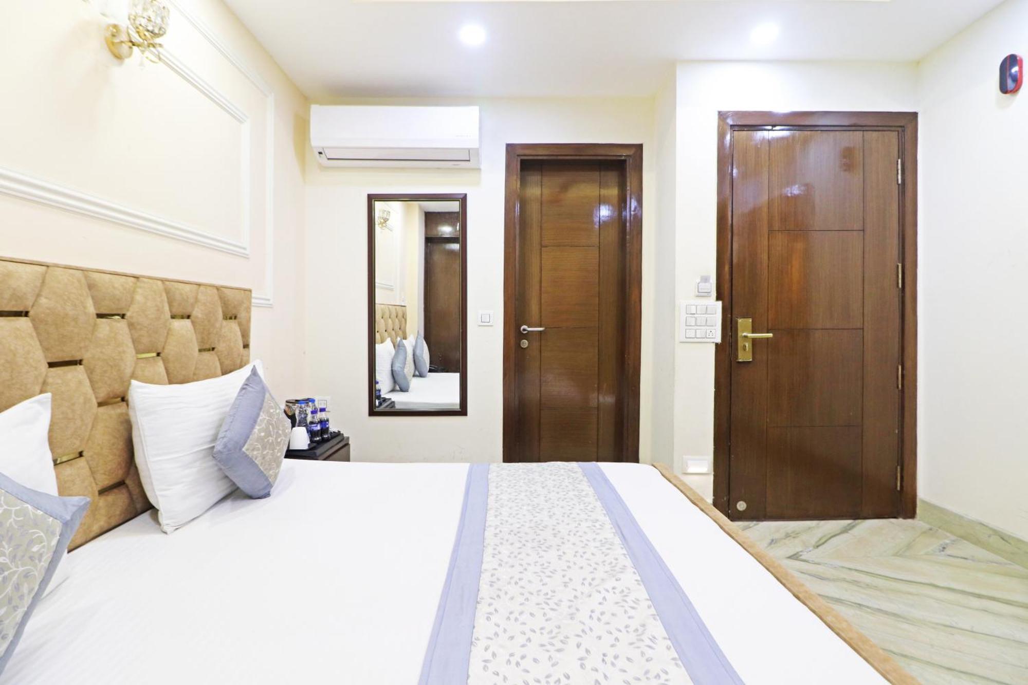 Hotel Samrat Residency 10 Mints Walking Distance Nizamuddin Railway Station Nové Dillí Exteriér fotografie