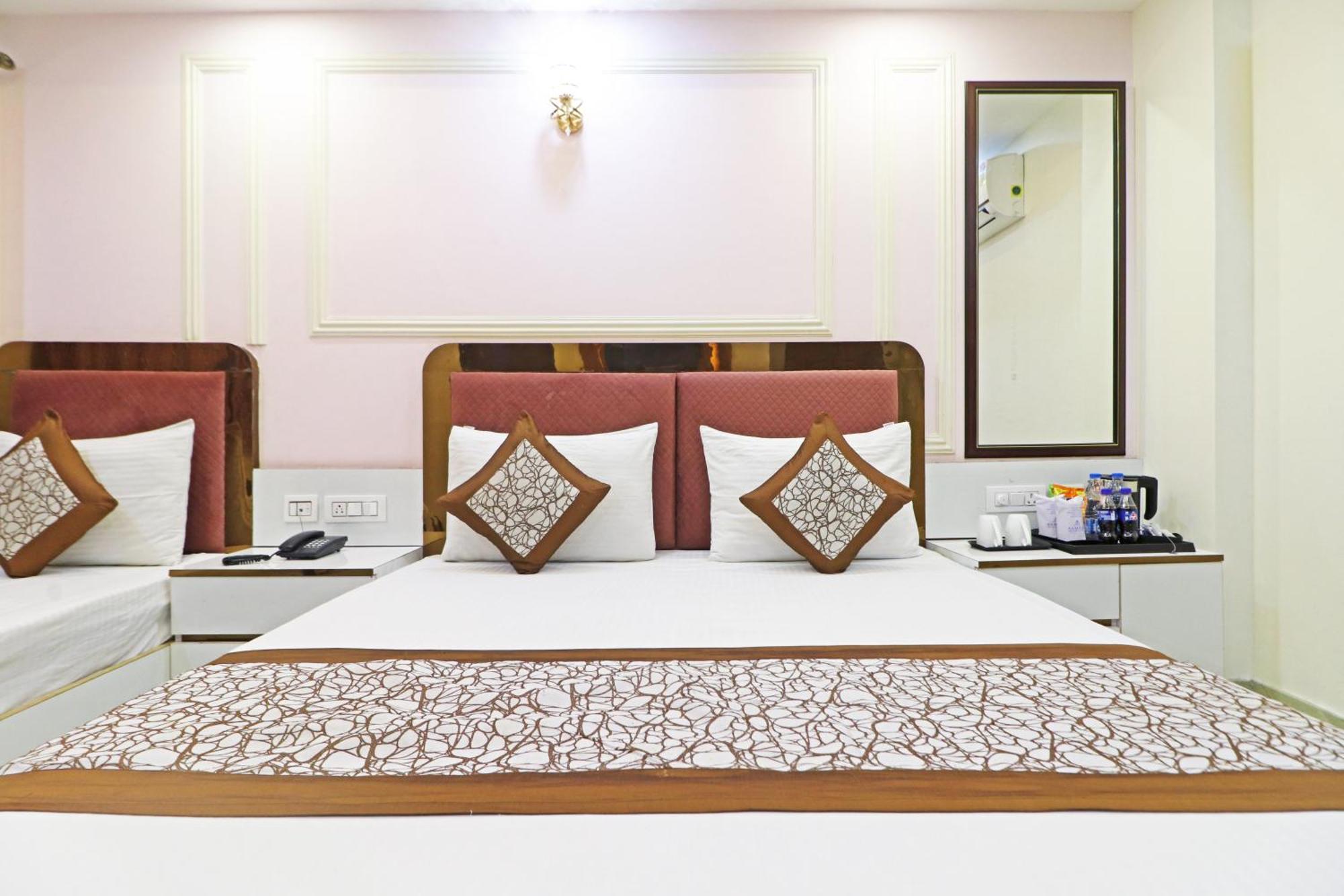 Hotel Samrat Residency 10 Mints Walking Distance Nizamuddin Railway Station Nové Dillí Exteriér fotografie