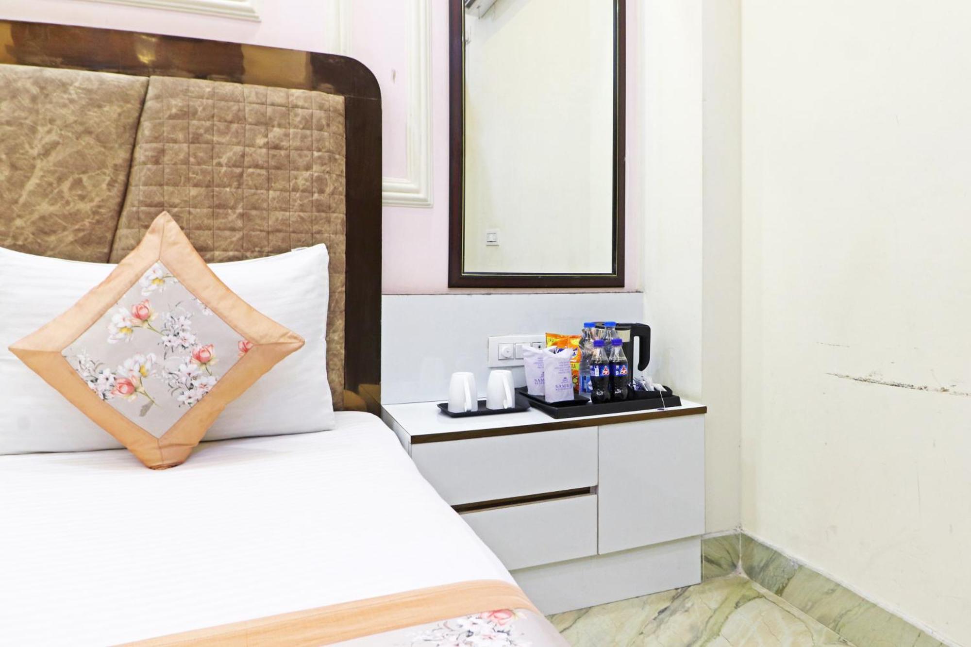 Hotel Samrat Residency 10 Mints Walking Distance Nizamuddin Railway Station Nové Dillí Exteriér fotografie