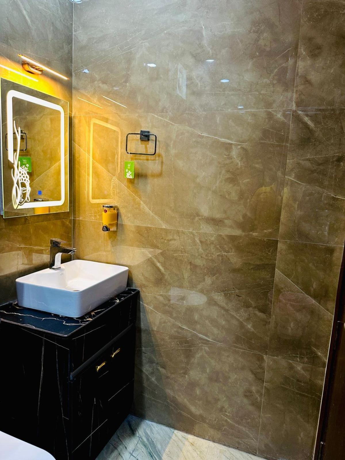 Hotel Samrat Residency 10 Mints Walking Distance Nizamuddin Railway Station Nové Dillí Exteriér fotografie