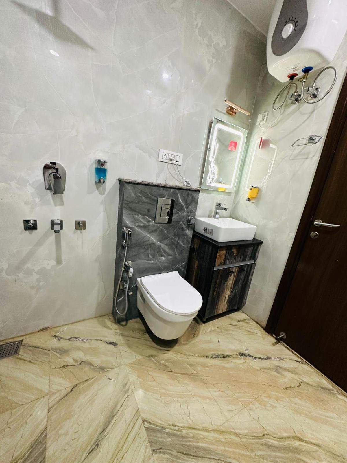 Hotel Samrat Residency 10 Mints Walking Distance Nizamuddin Railway Station Nové Dillí Exteriér fotografie