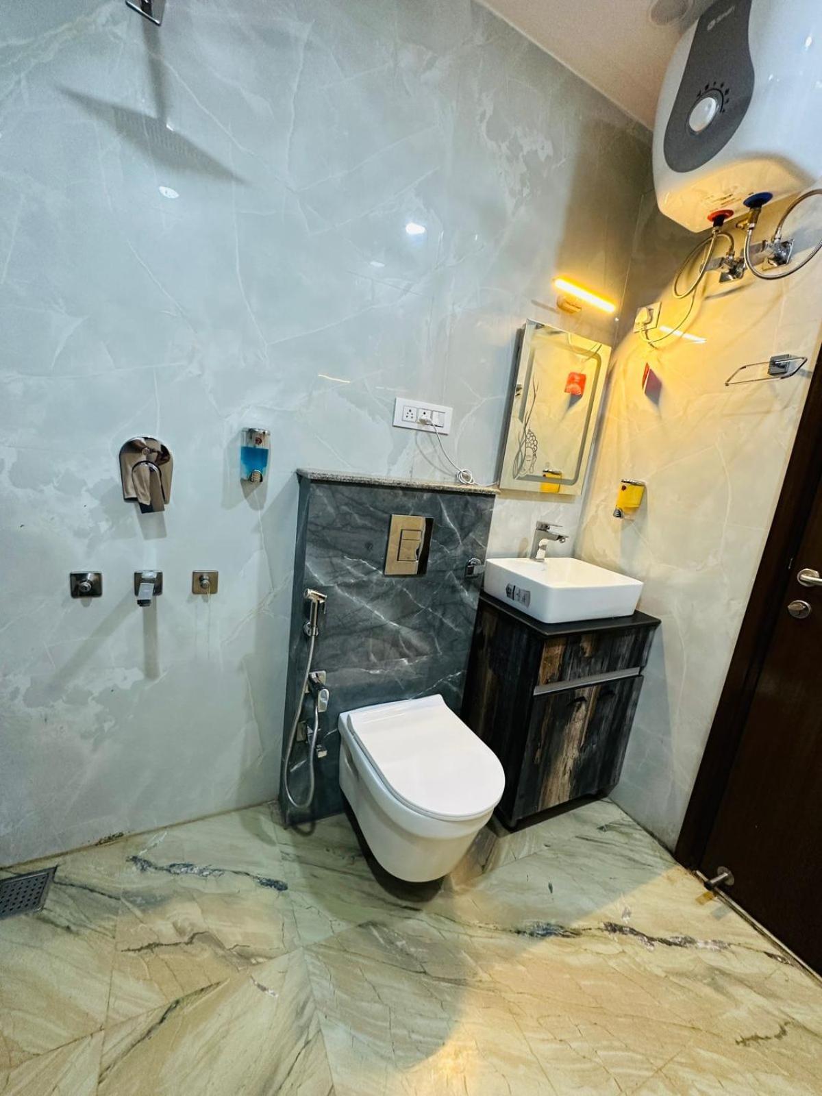 Hotel Samrat Residency 10 Mints Walking Distance Nizamuddin Railway Station Nové Dillí Exteriér fotografie
